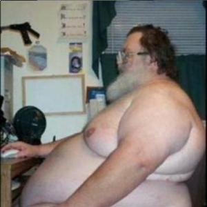 the-fat-man-at-the-computer-photo-u1.jpg